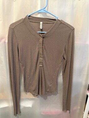 Free People Waffle Knit Long Sleeve Henley Top in Taupe, Size S/P